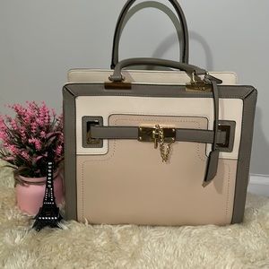 I am selling this beautiful bag and the colors are very neutral with accent gold